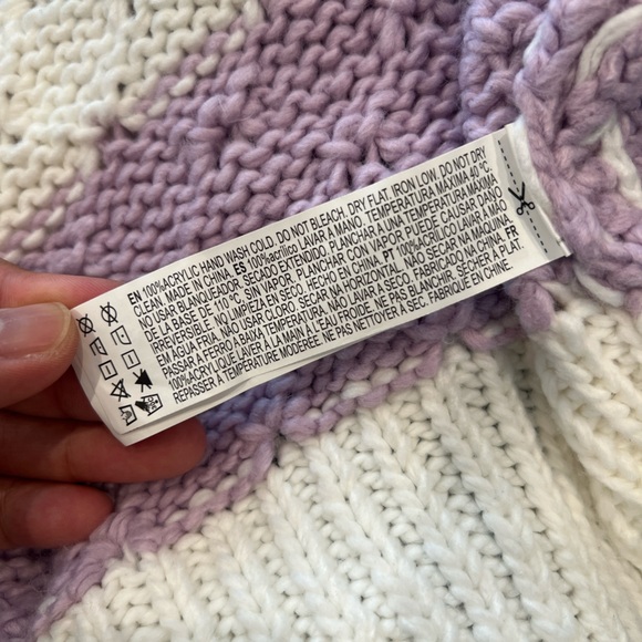 🌟 3/$25 Forever 21 Knit Cropped Cardigan, Purple and White, size medium - Picture 4 of 5
